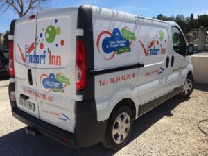 Marquage pub pour Renault Traffic par mapubauto.com